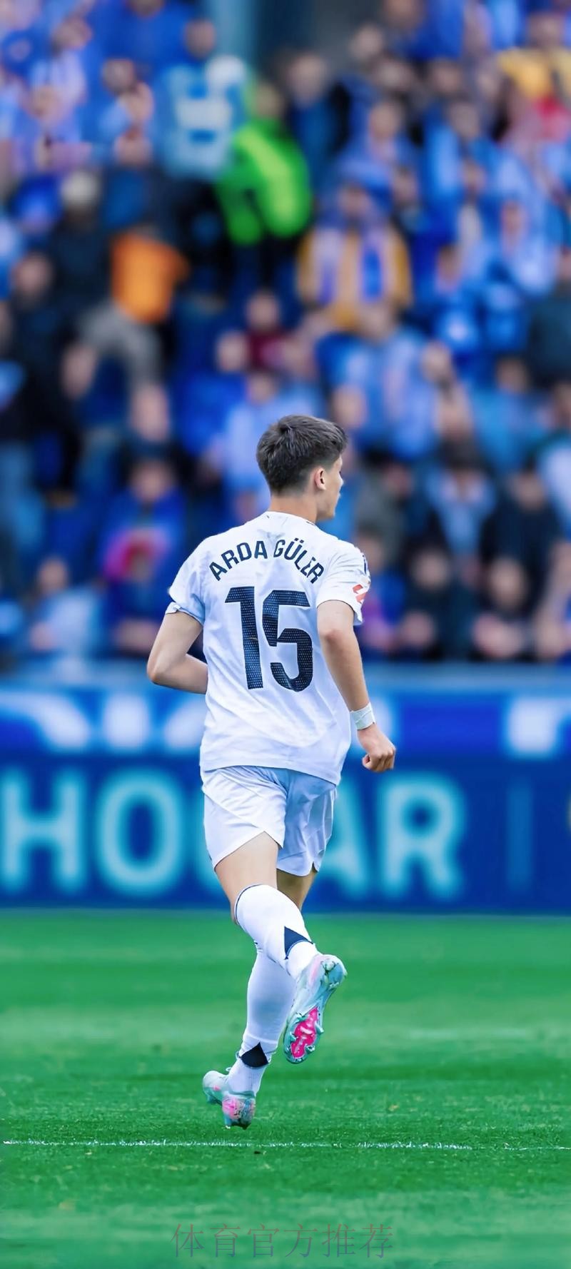 西甲-十人皇马1-1奥萨苏纳 姆巴佩破门贝林直红